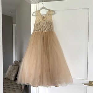 Size 8/10 Girls Birthday Dress. Wedding Flower girl dress.